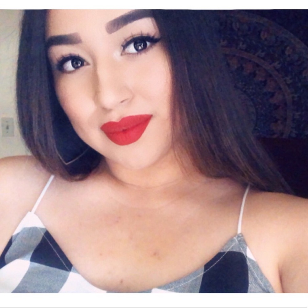 Meet your Posher, Cynthia